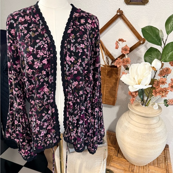 Idyllwind Tops - Idyllwind Black and Pink Floral kimono